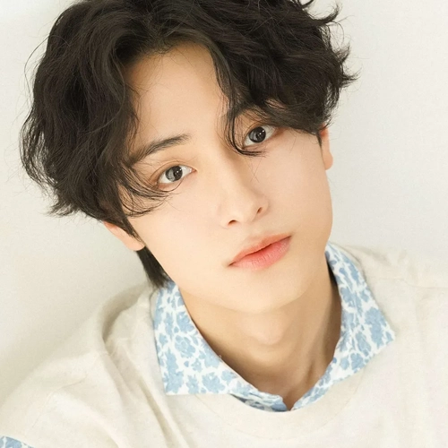 고스트나인 이진우